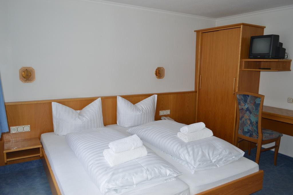 Gasthof Hotel Loewen Bad Buchau Room photo